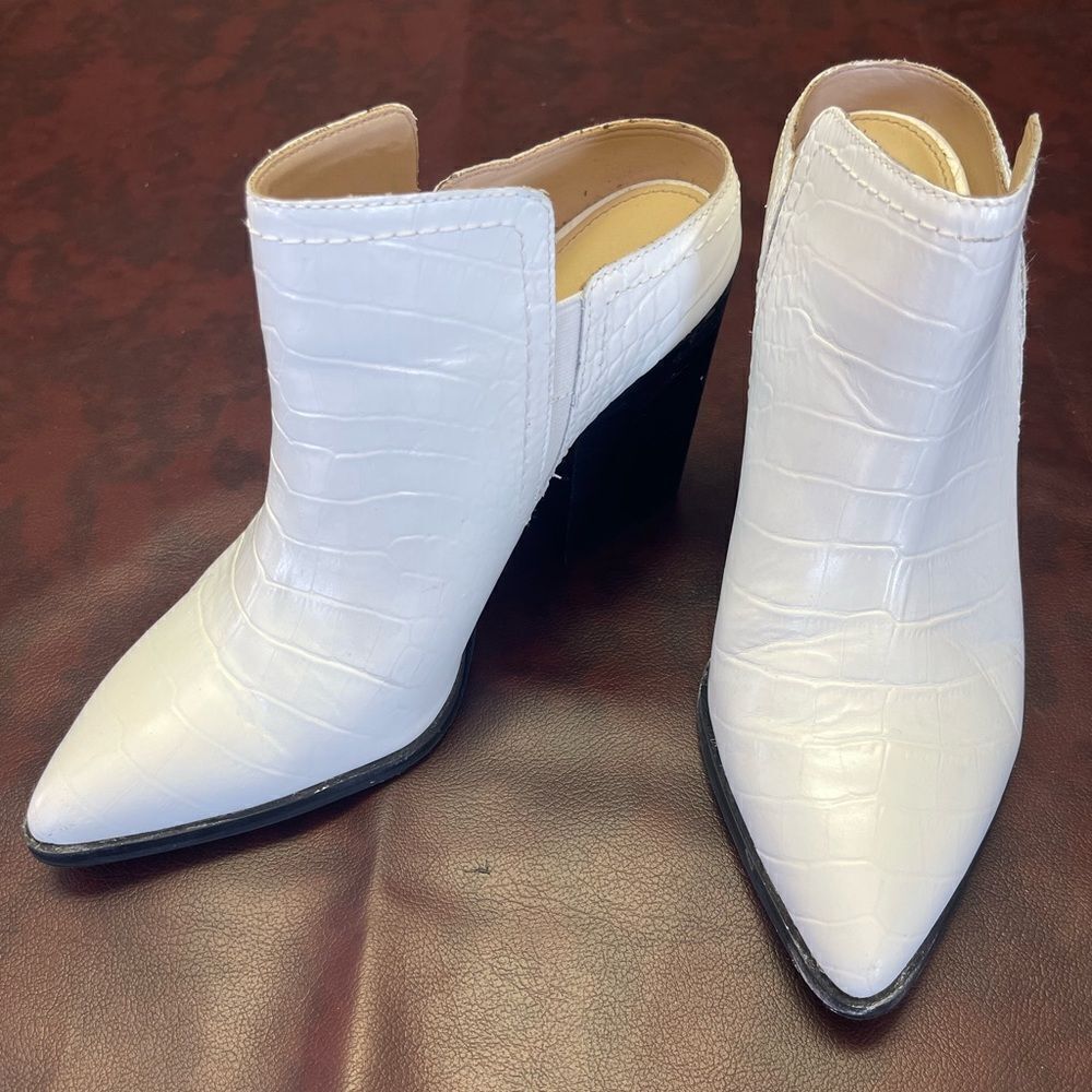 Aldo white leather heeled mules boots booties slip on pointed toe, size 8